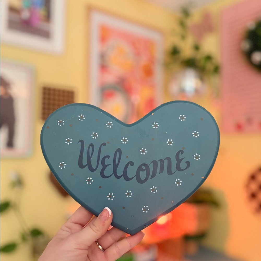 Heart-Shaped Wooden "Welcome" Sign in Slate Blue